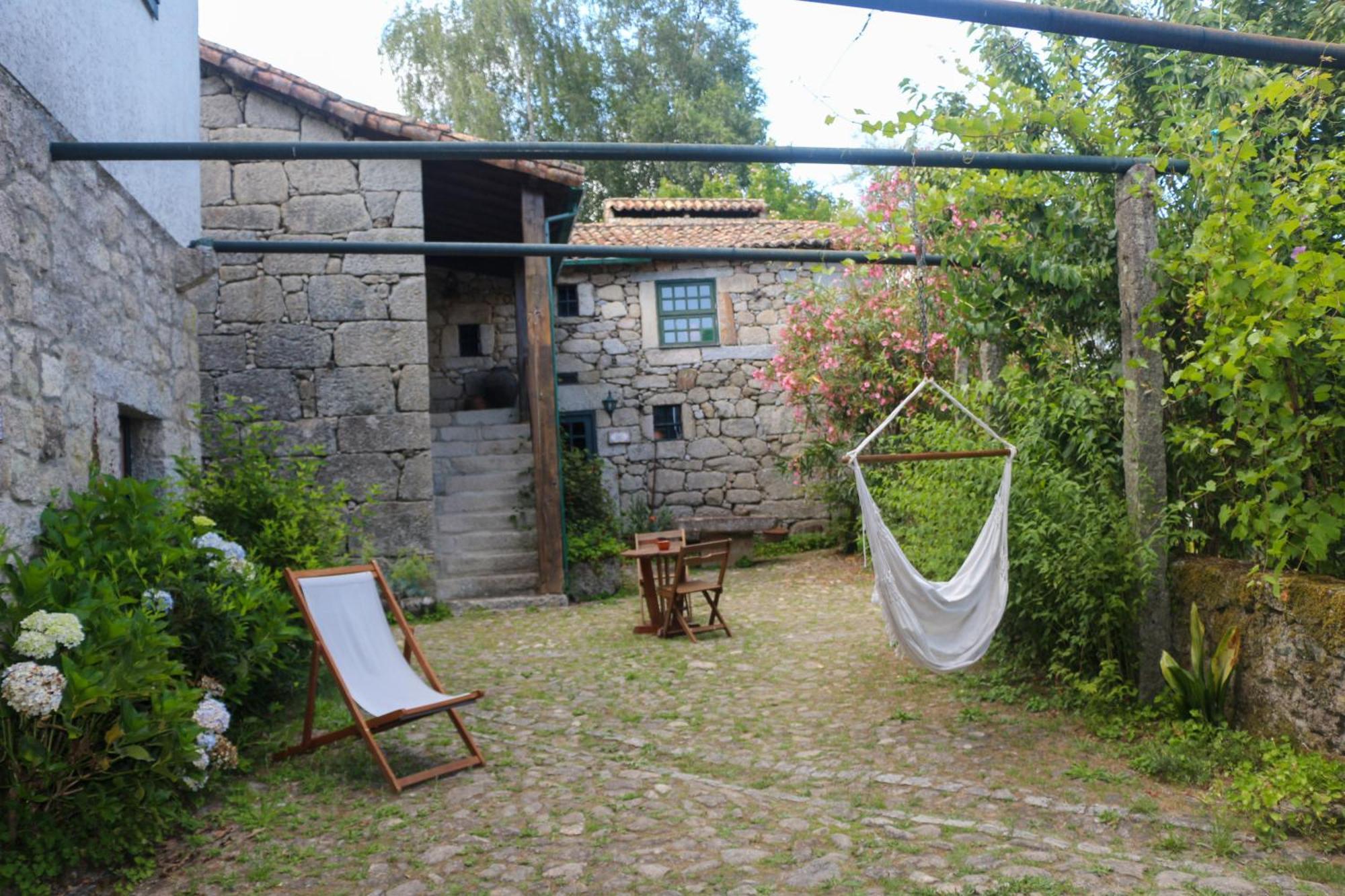 Casa Campo Das Bizarras Castro Daire Exteriör bild