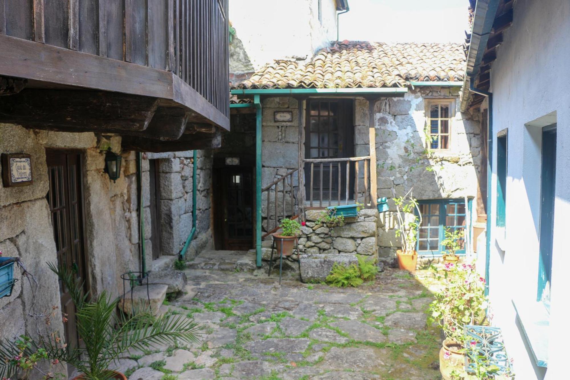 Casa Campo Das Bizarras Castro Daire Exteriör bild